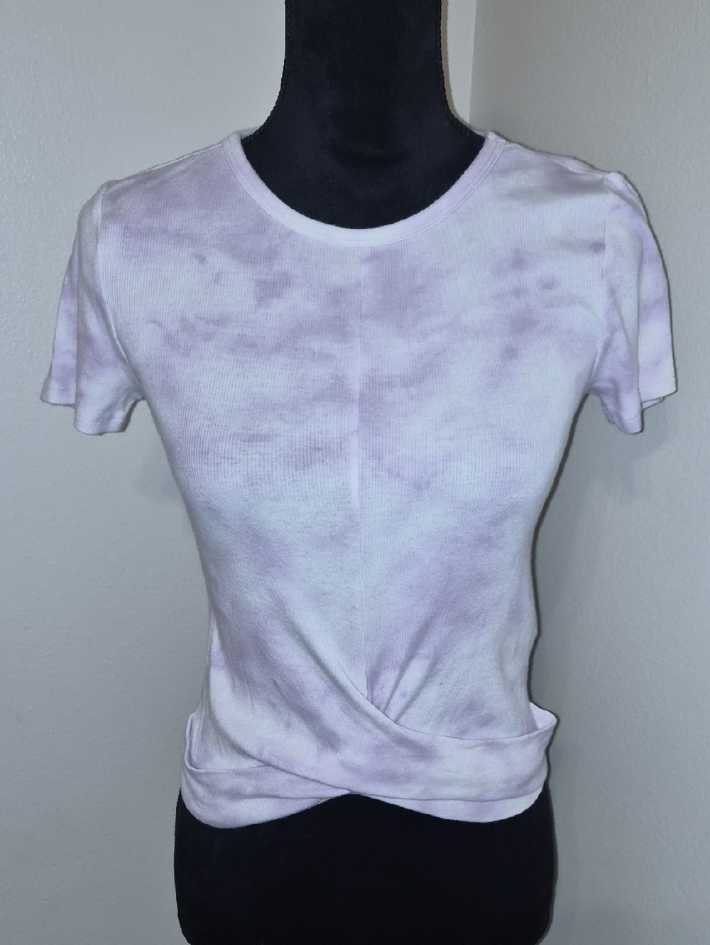 Women’s Tie-Dye Twist Front Tee - Light Lavender